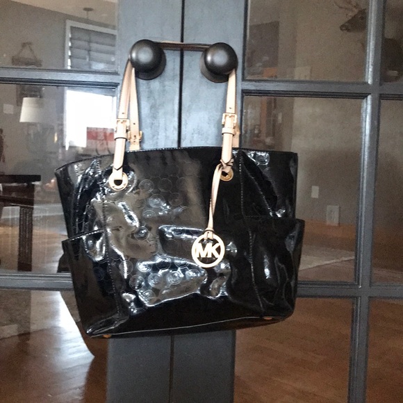 Black patent leather Michael Kors purse - Picture 2 of 5